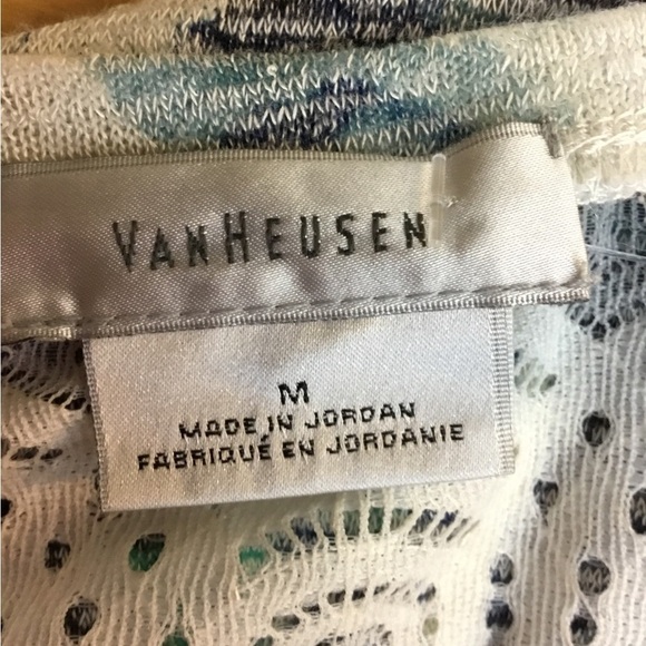 Vanheusen Medium three quarter sleeve lighter weight rounded hem top - Picture 2 of 13